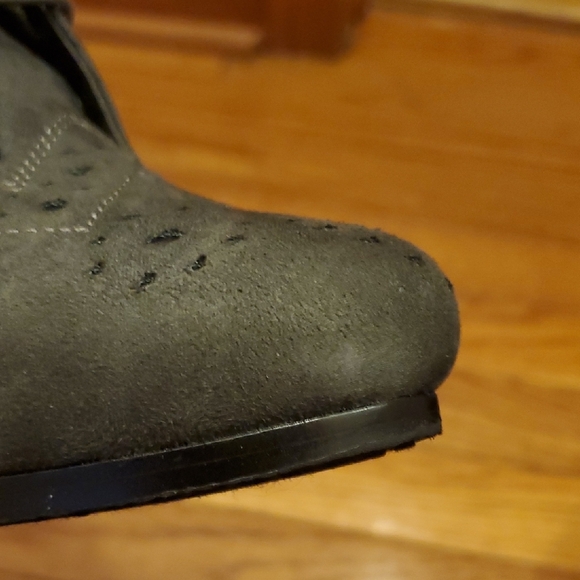 Apostrophe Gray Oxford Heels with Brogue Detailing - Picture 11 of 12